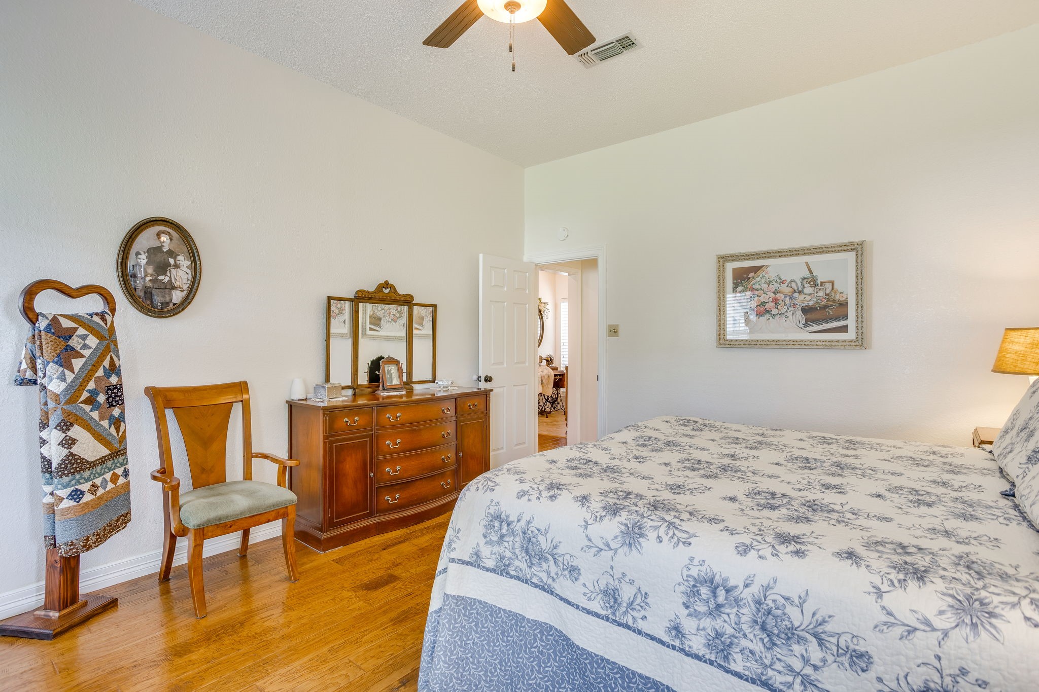 2533 Brandon Lane Burleson TX 76028