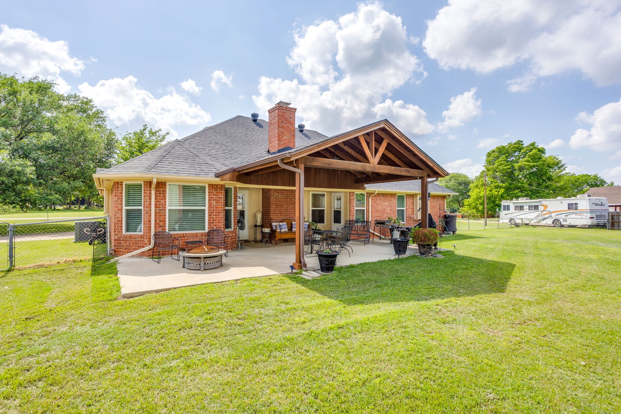 2533 Brandon Lane Burleson TX 76028