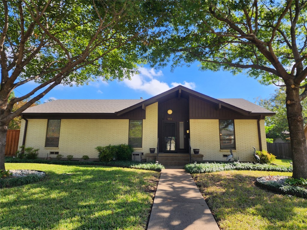903 Sandalwood Avenue Richardson TX 75080