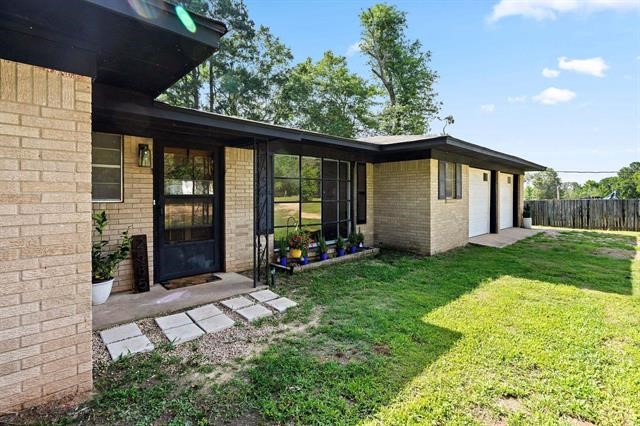 2585 Fm 250 N Hughes Springs TX 75656