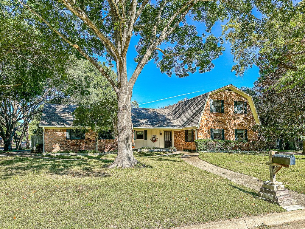 1716 Crestmont Avenue Corsicana TX 75110