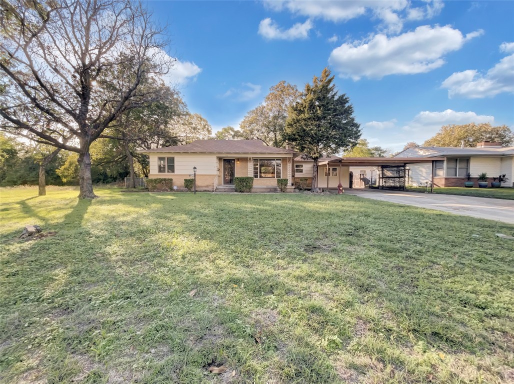 933 Troy Court River Oaks TX 76114