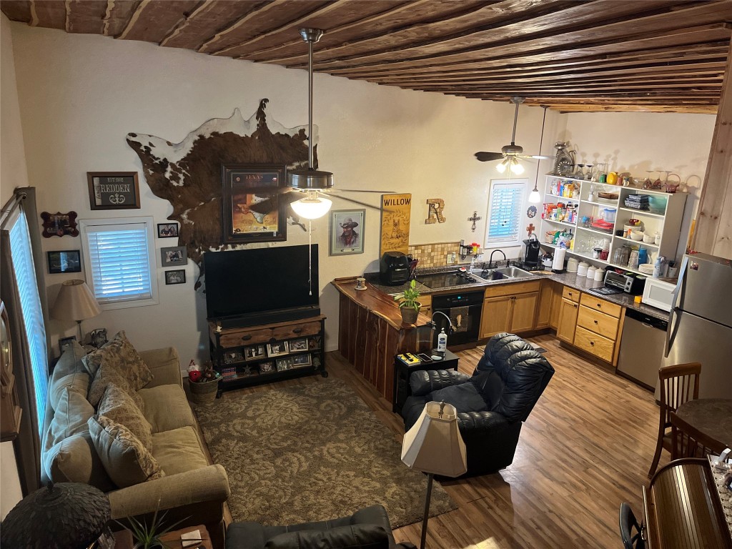 207 County Road 125 Comanche TX 76442