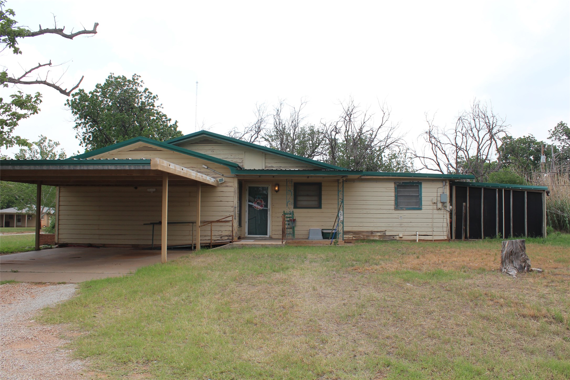 1001 SE 4th Street Knox City TX 79529