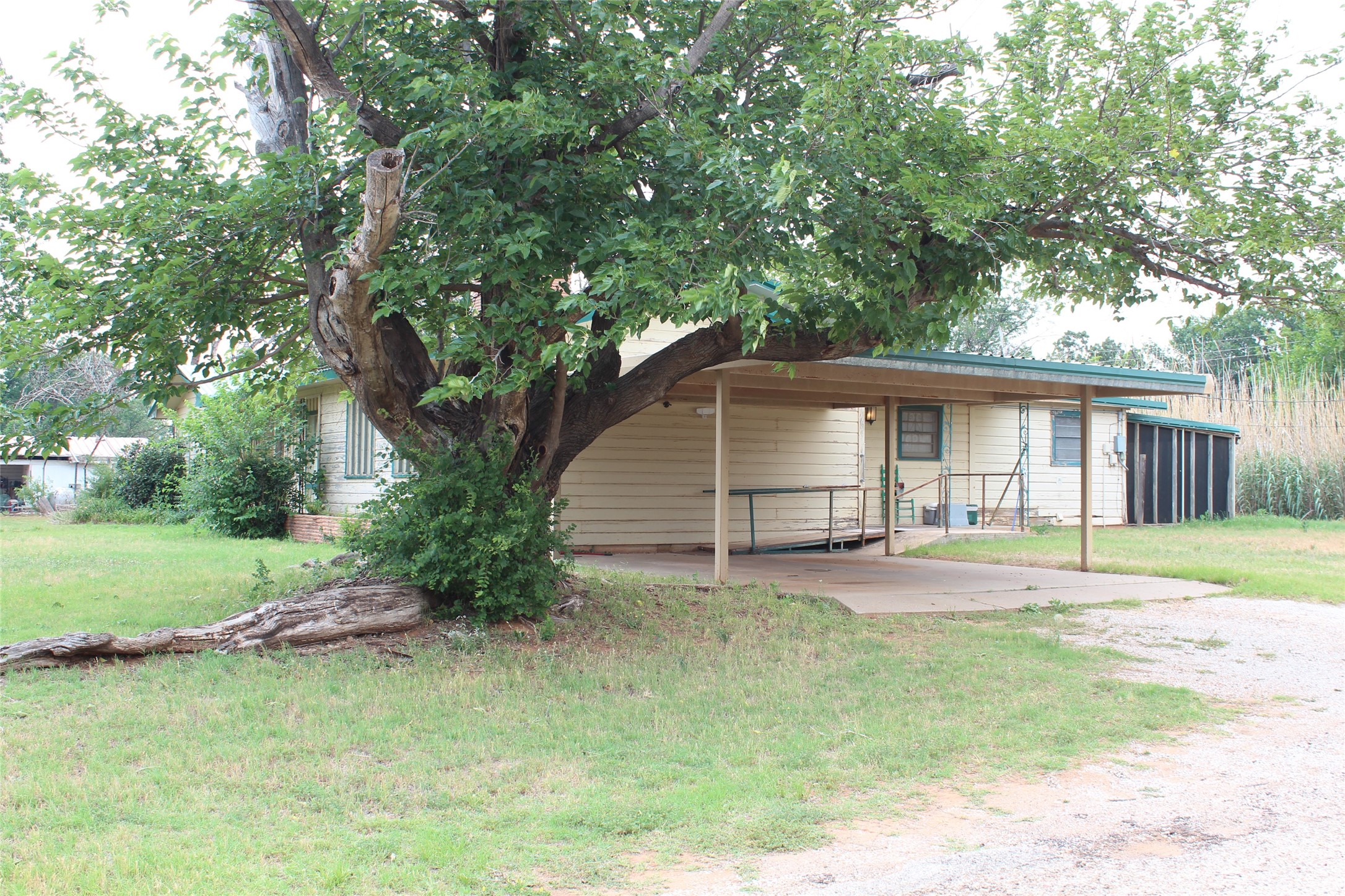 1001 SE 4th Street Knox City TX 79529