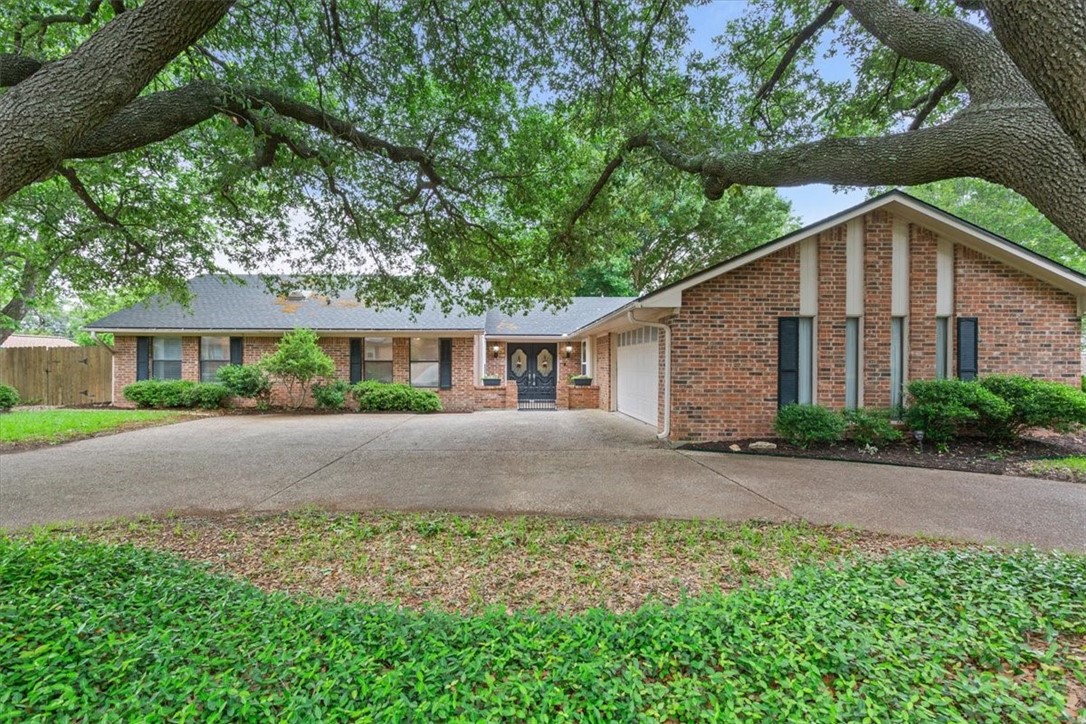 10018 Sandalwood Drive Woodway TX 76712