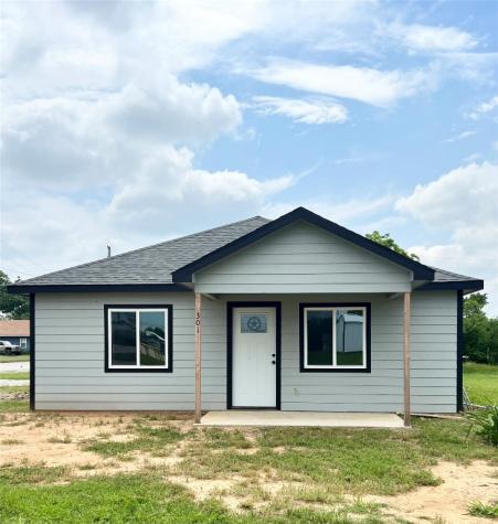 301 Ussery Street Bowie TX 76230