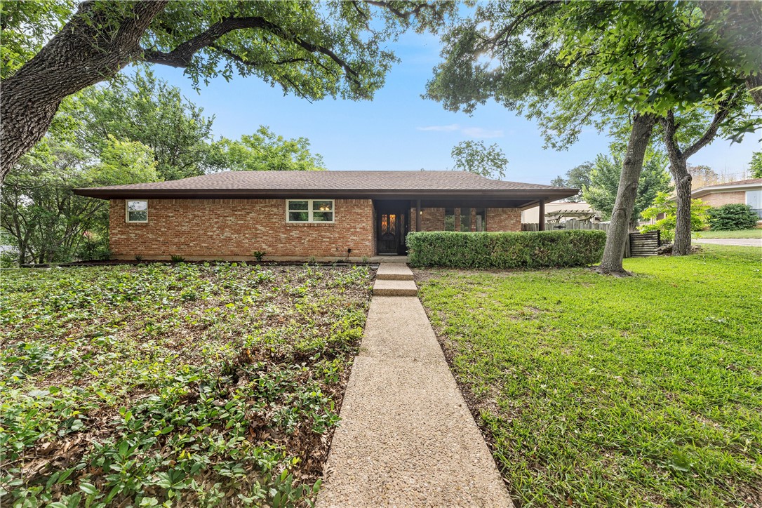 1340 Circlewood Drive Woodway TX 76712