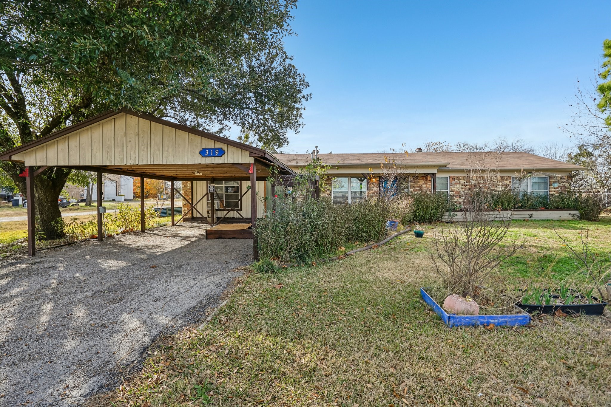 319 S Rogers Street Covington TX 76636