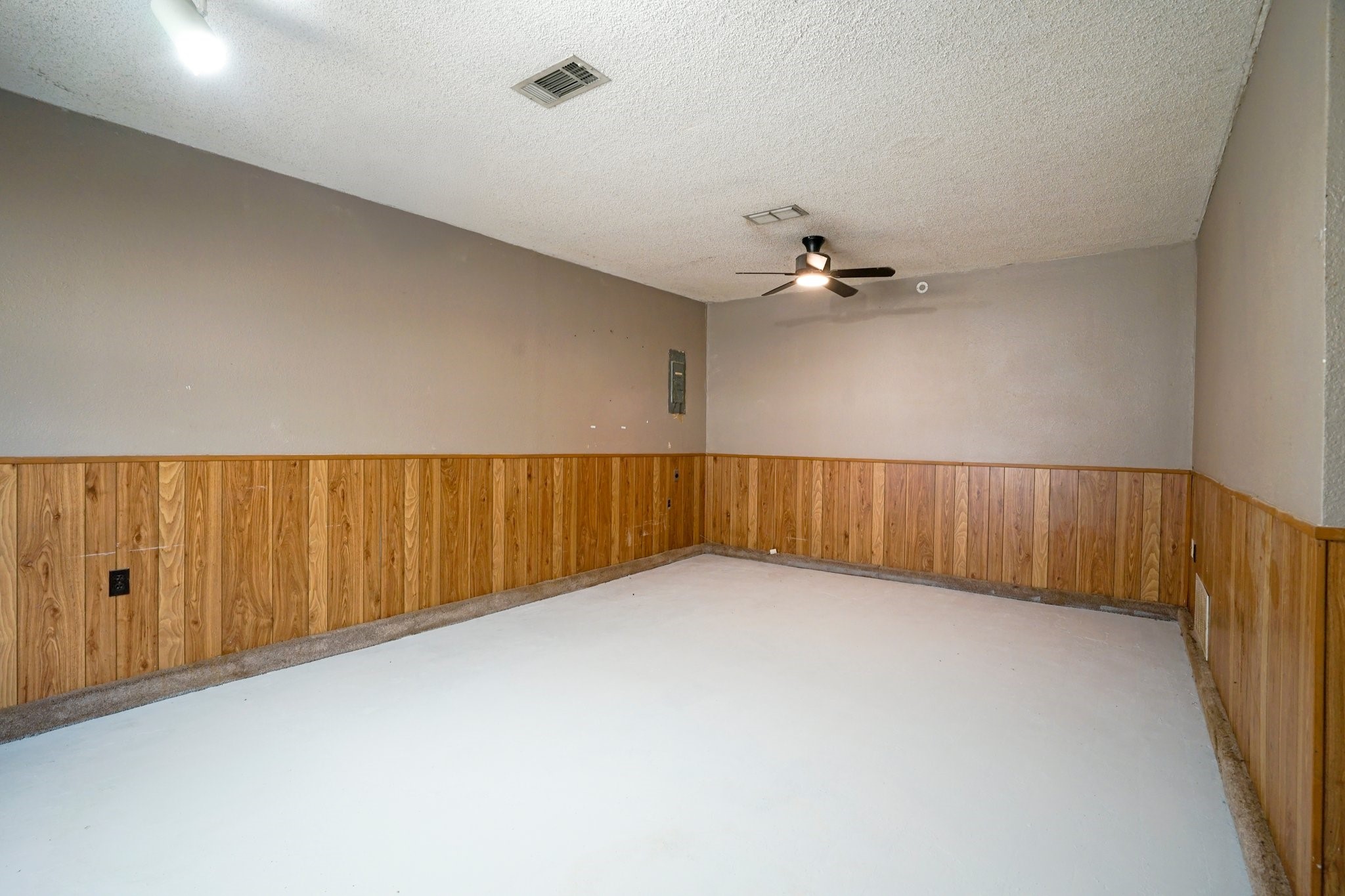 319 S Rogers Street Covington TX 76636