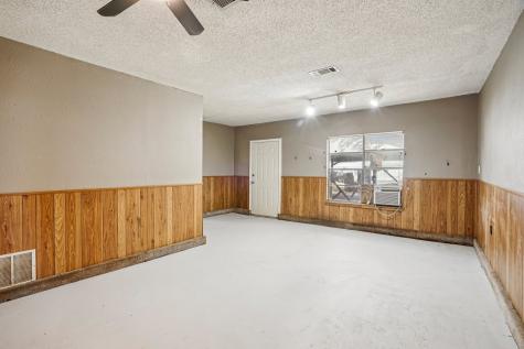 319 S Rogers Street Covington TX 76636