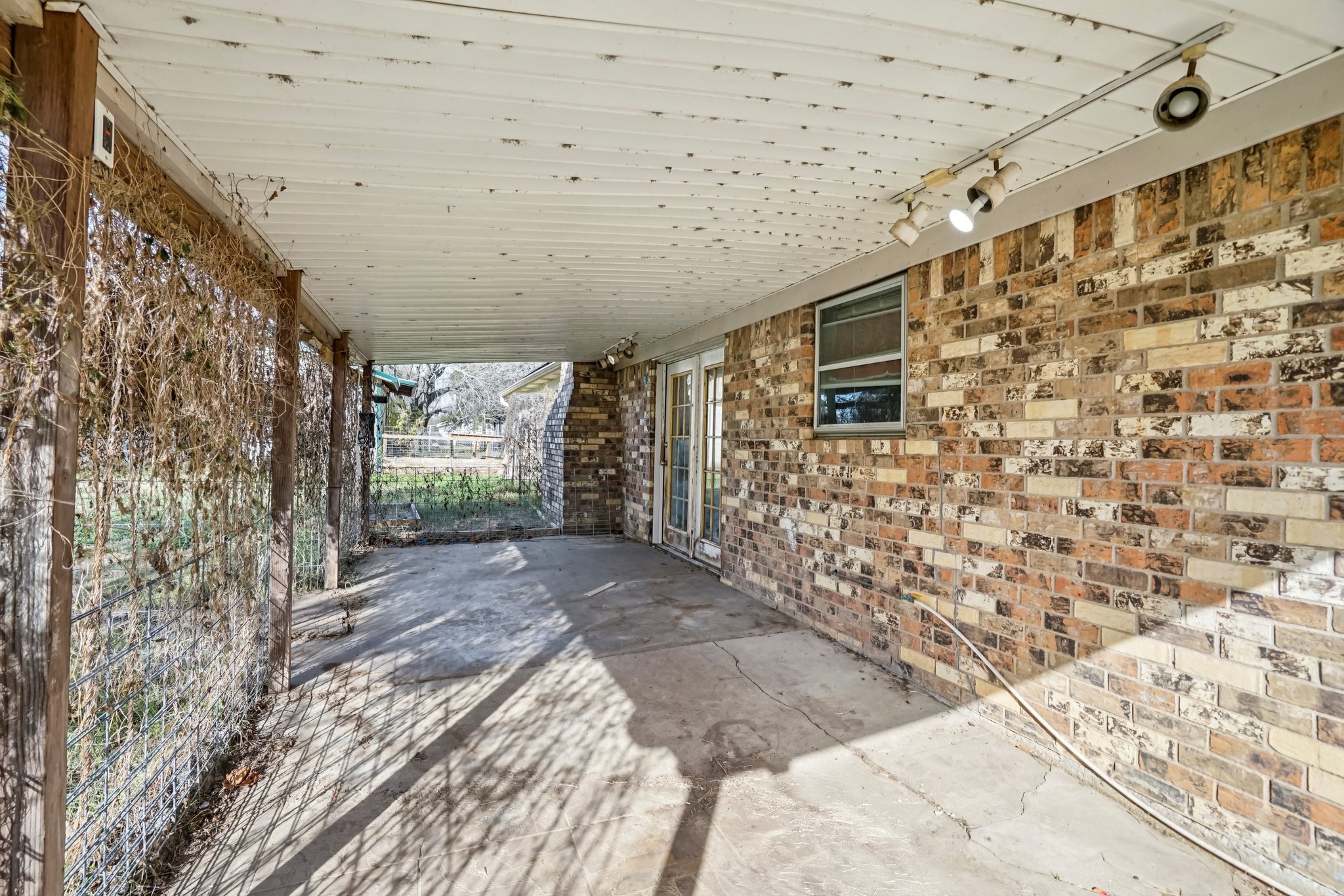 319 S Rogers Street Covington TX 76636