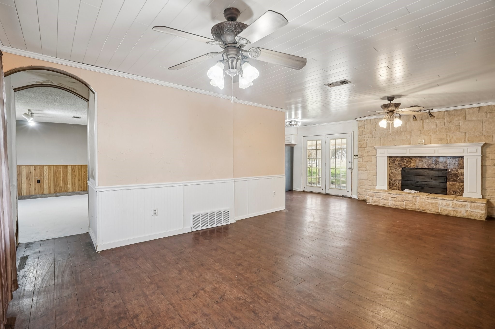 319 S Rogers Street Covington TX 76636