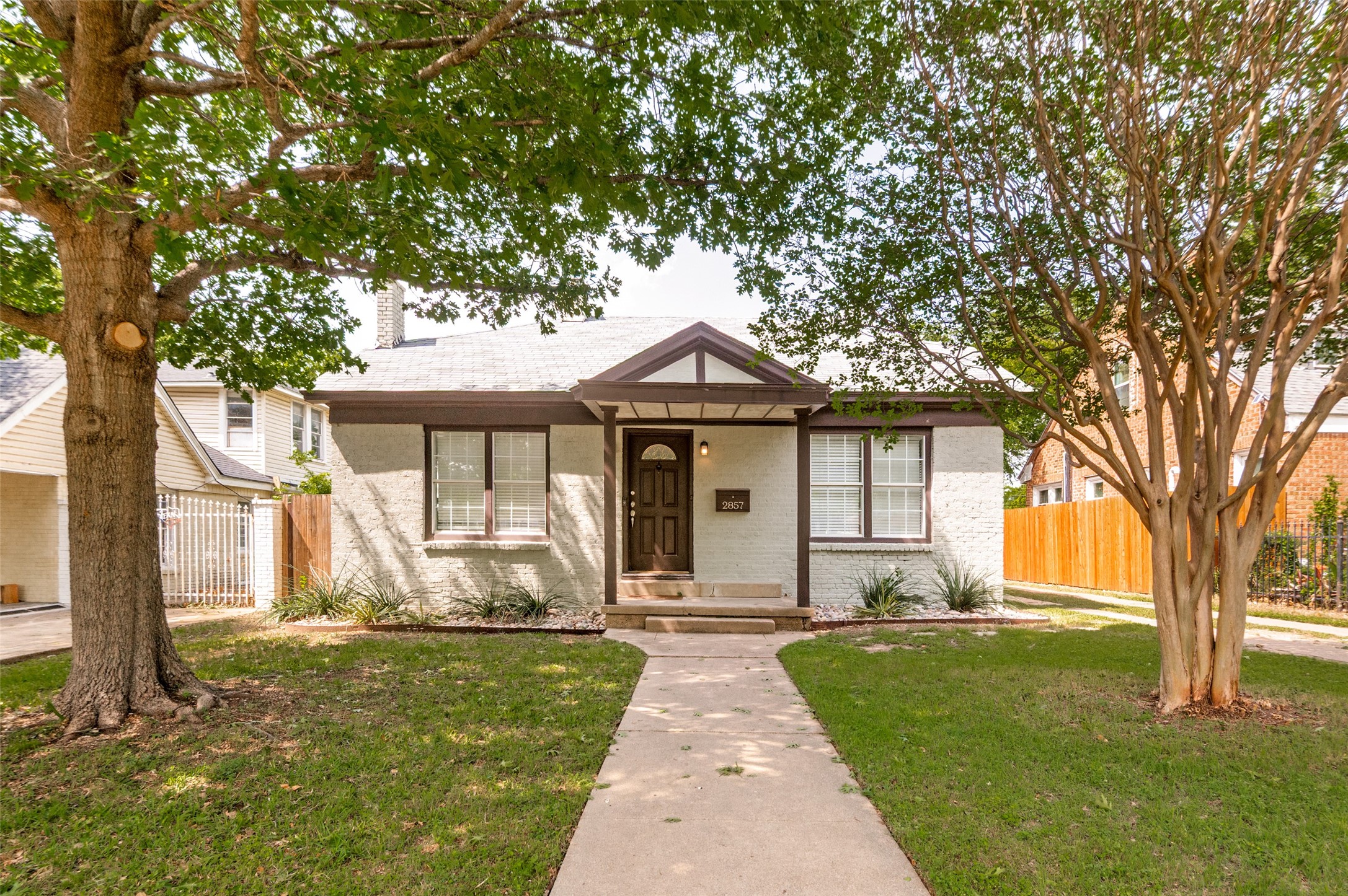 2857 W 12th Street Dallas TX 75211