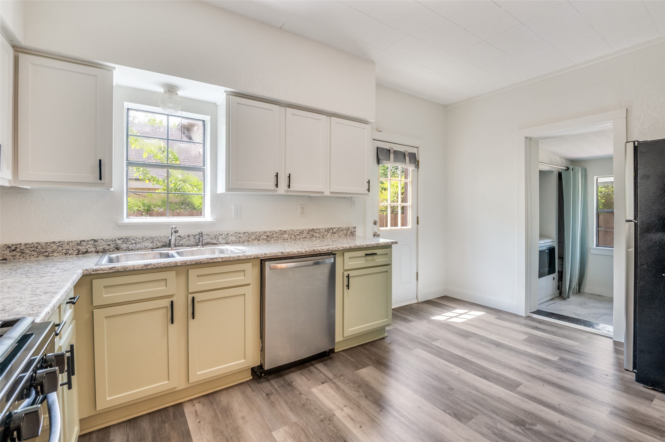 2857 W 12th Street Dallas TX 75211