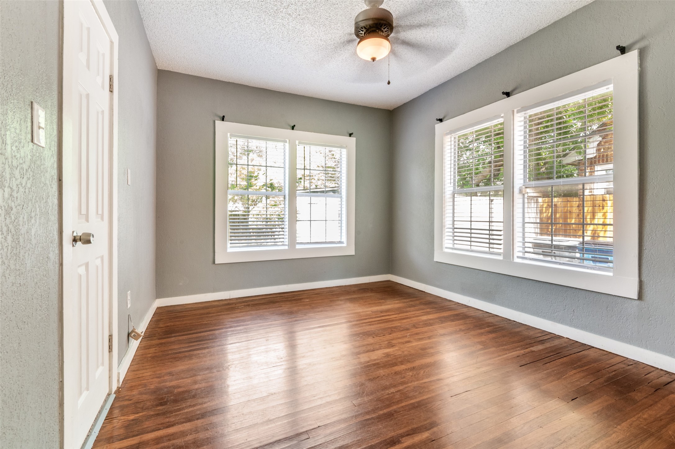 2857 W 12th Street Dallas TX 75211