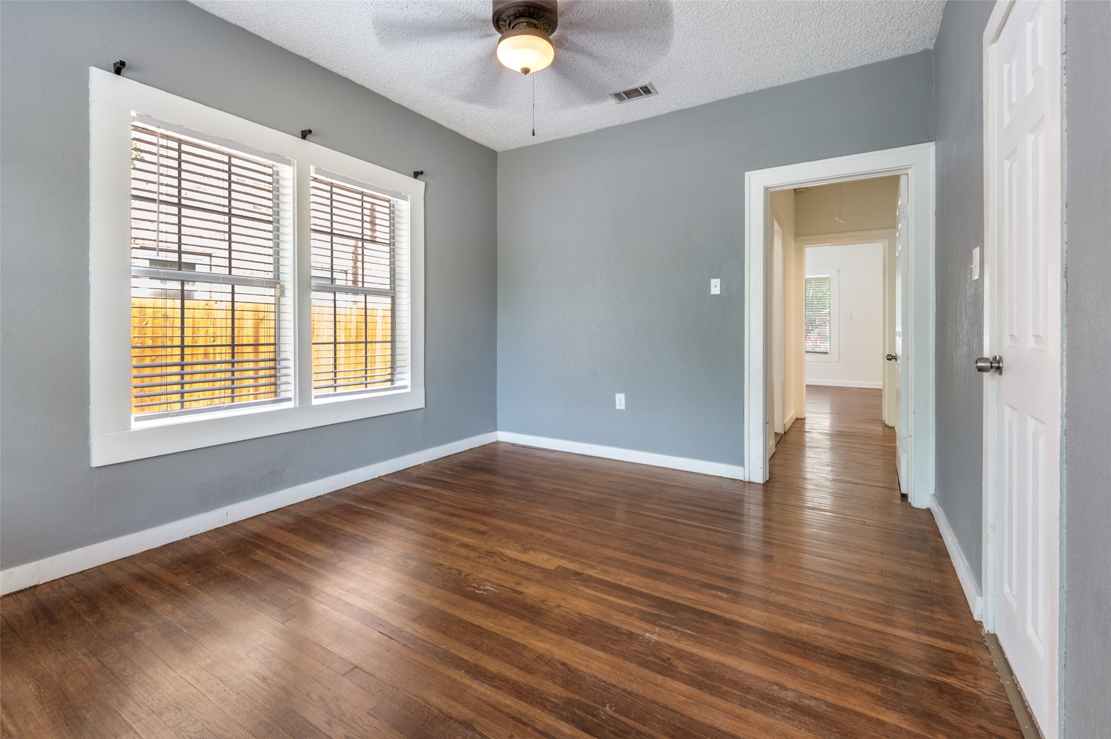 2857 W 12th Street Dallas TX 75211