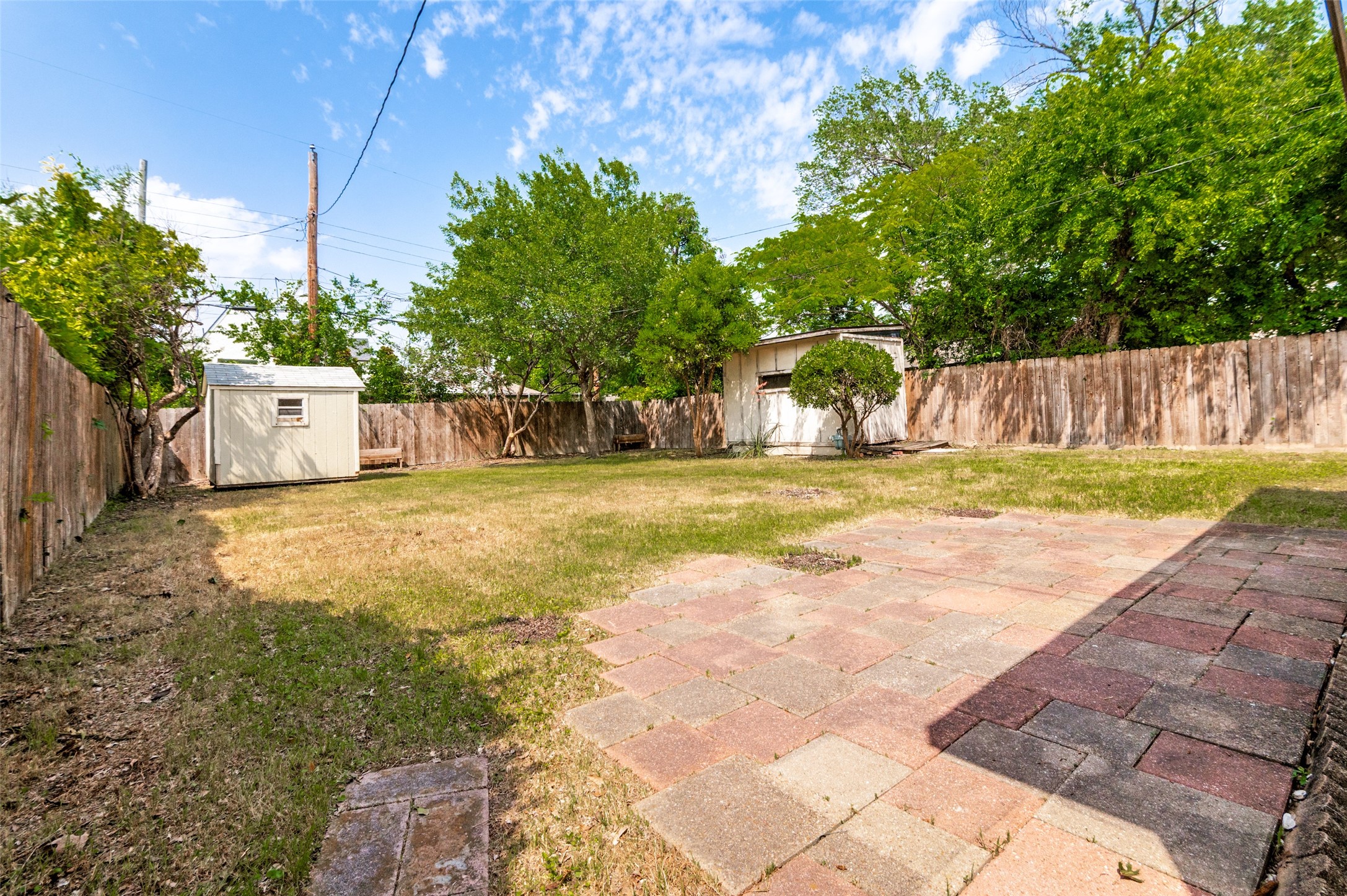 2857 W 12th Street Dallas TX 75211