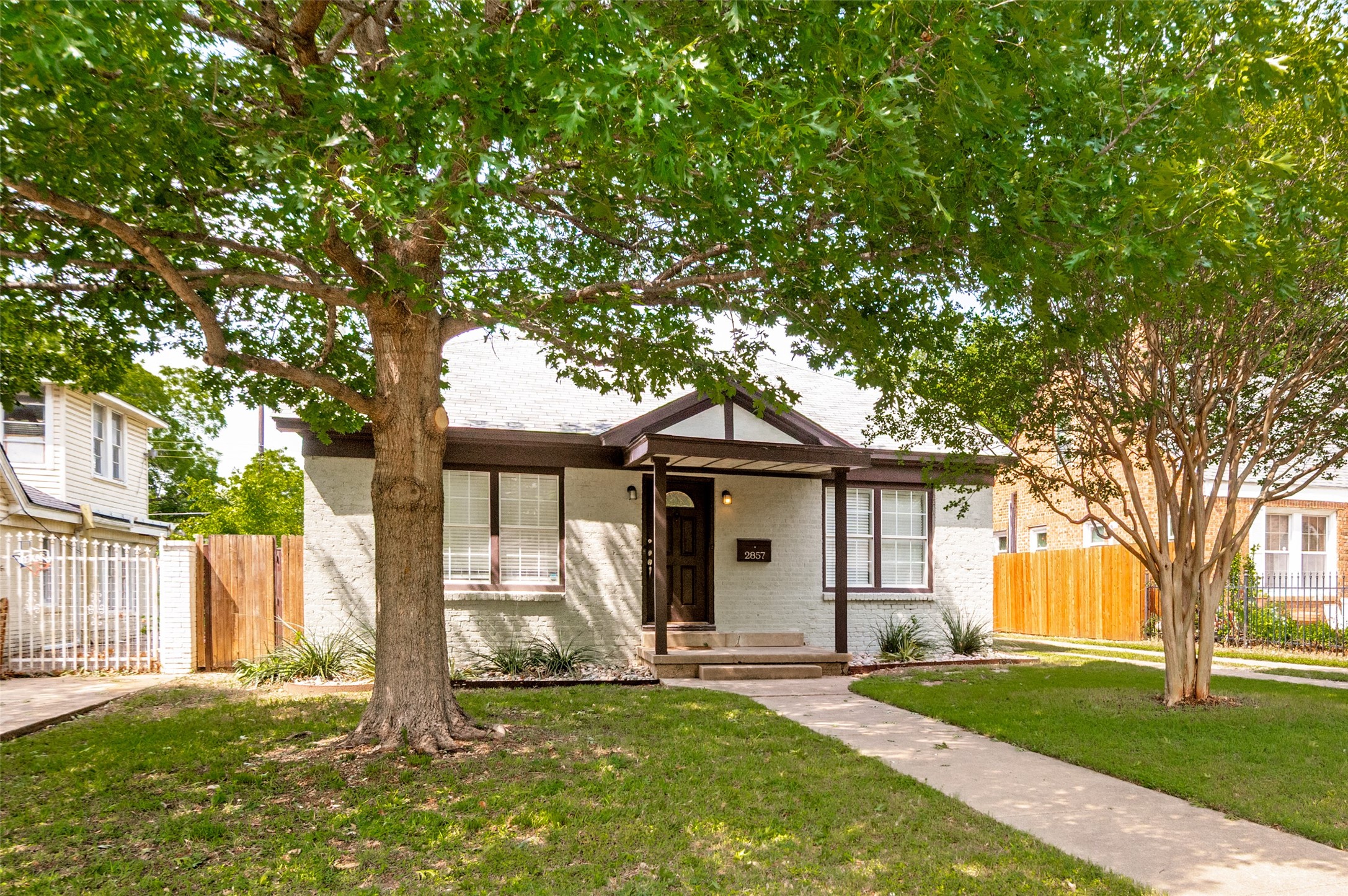 2857 W 12th Street Dallas TX 75211