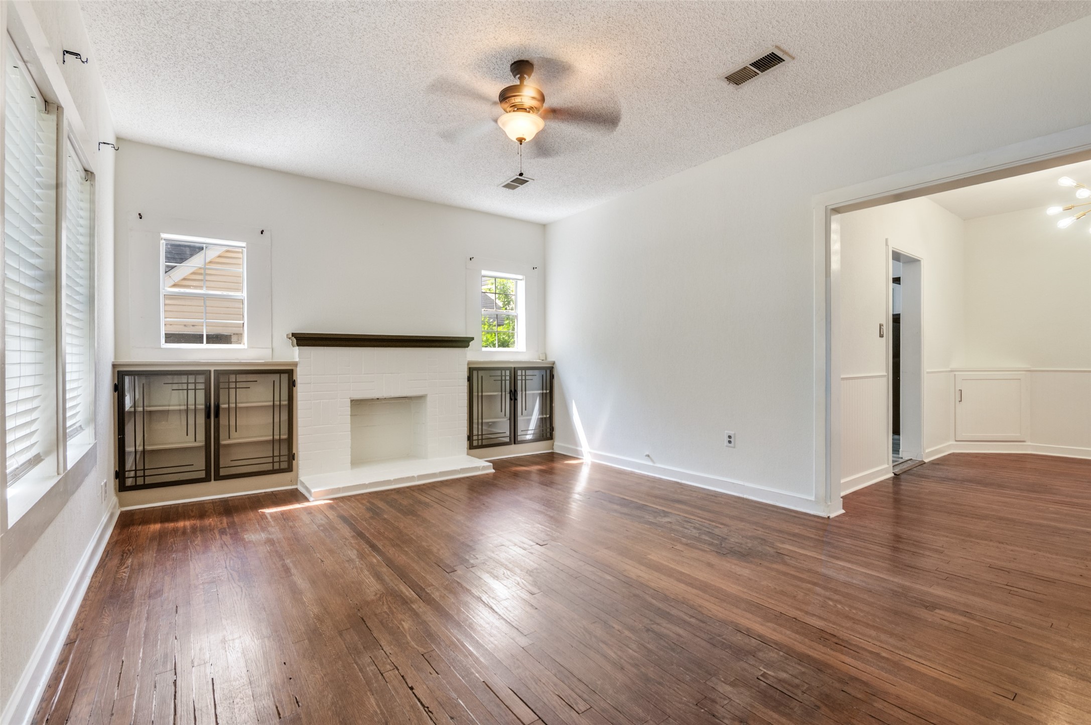 2857 W 12th Street Dallas TX 75211