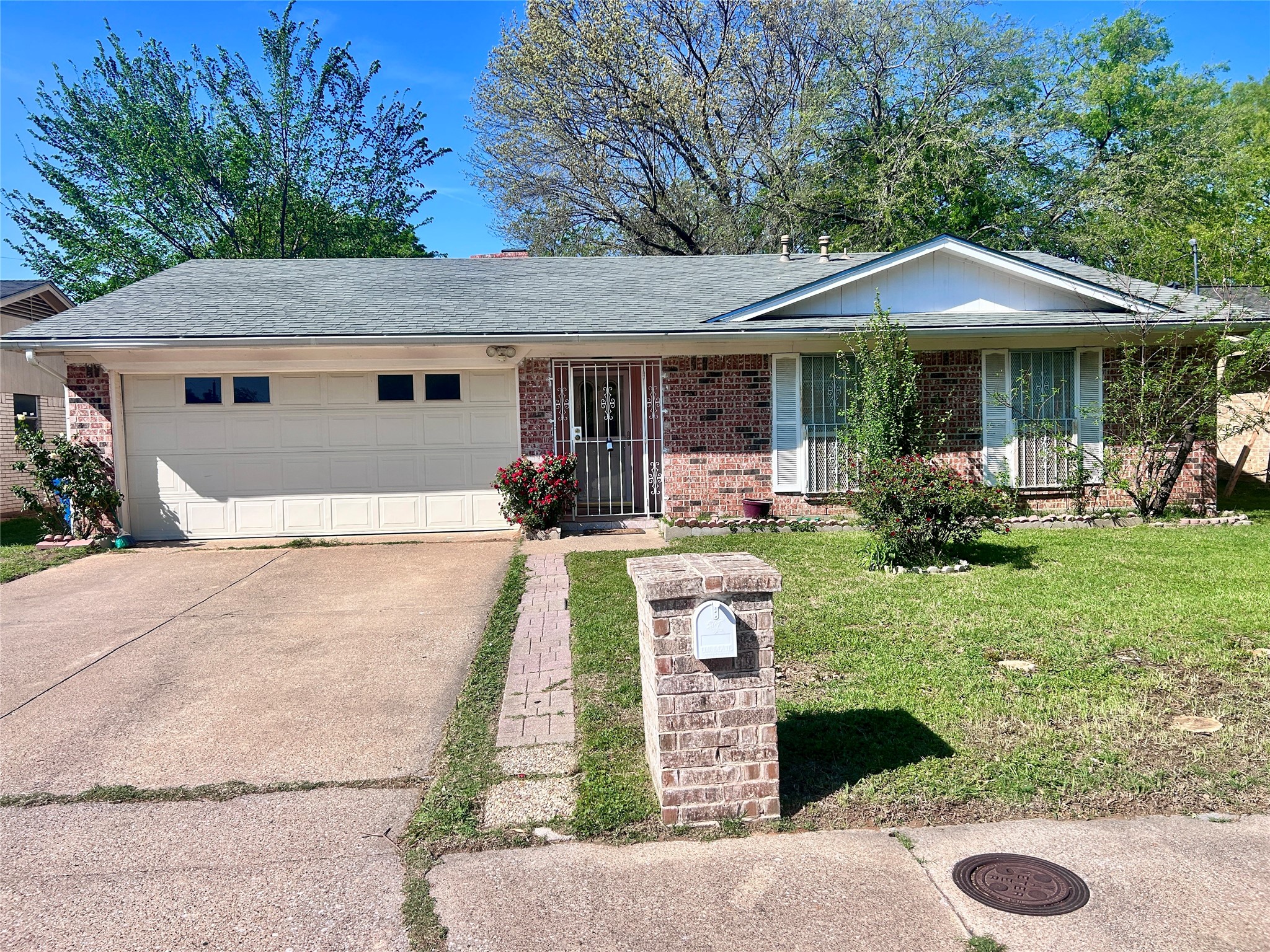 10405 Trail Avenue Dallas TX 75217