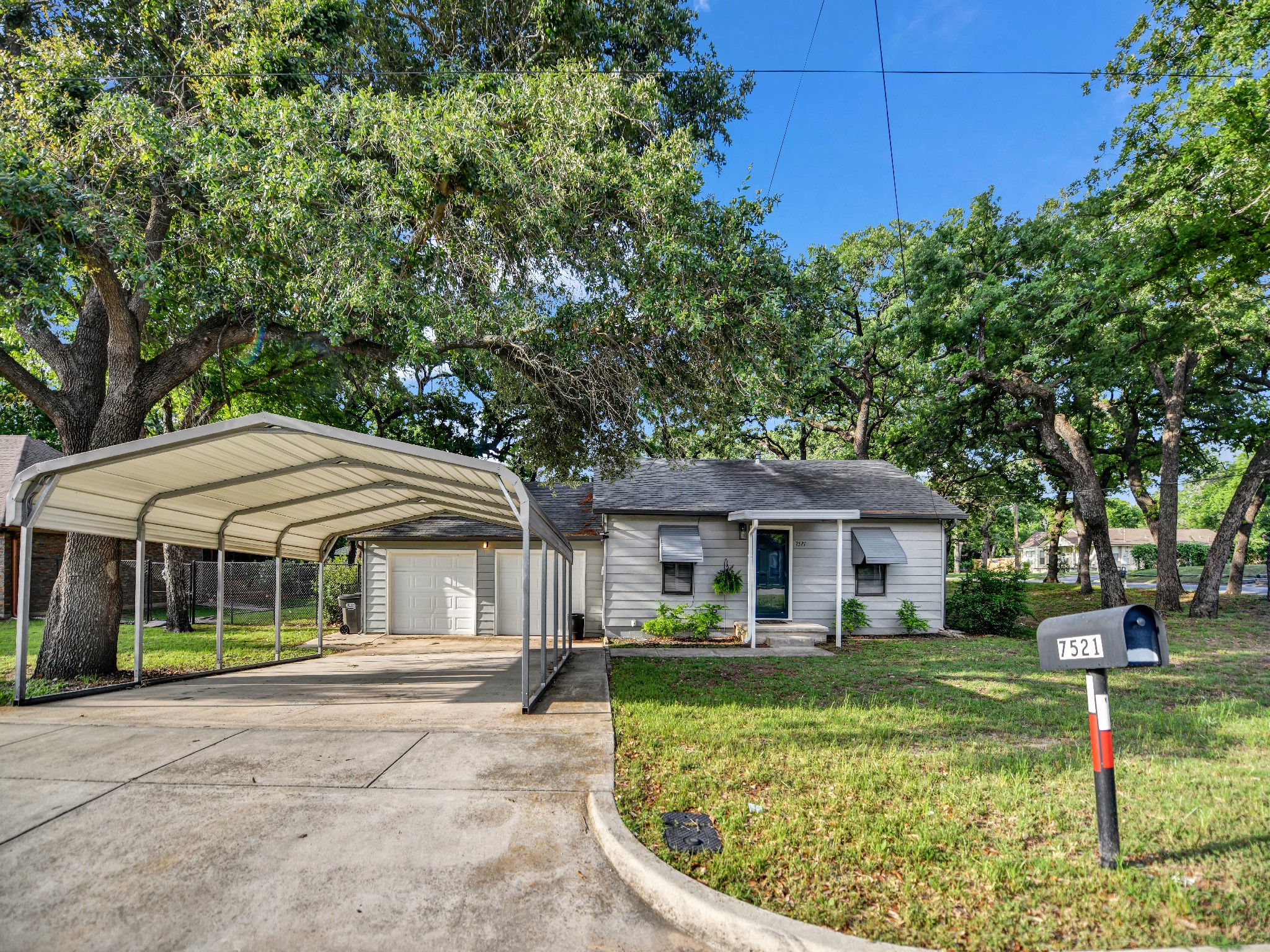 7521 Pawnee Trail Lake Worth TX 76135