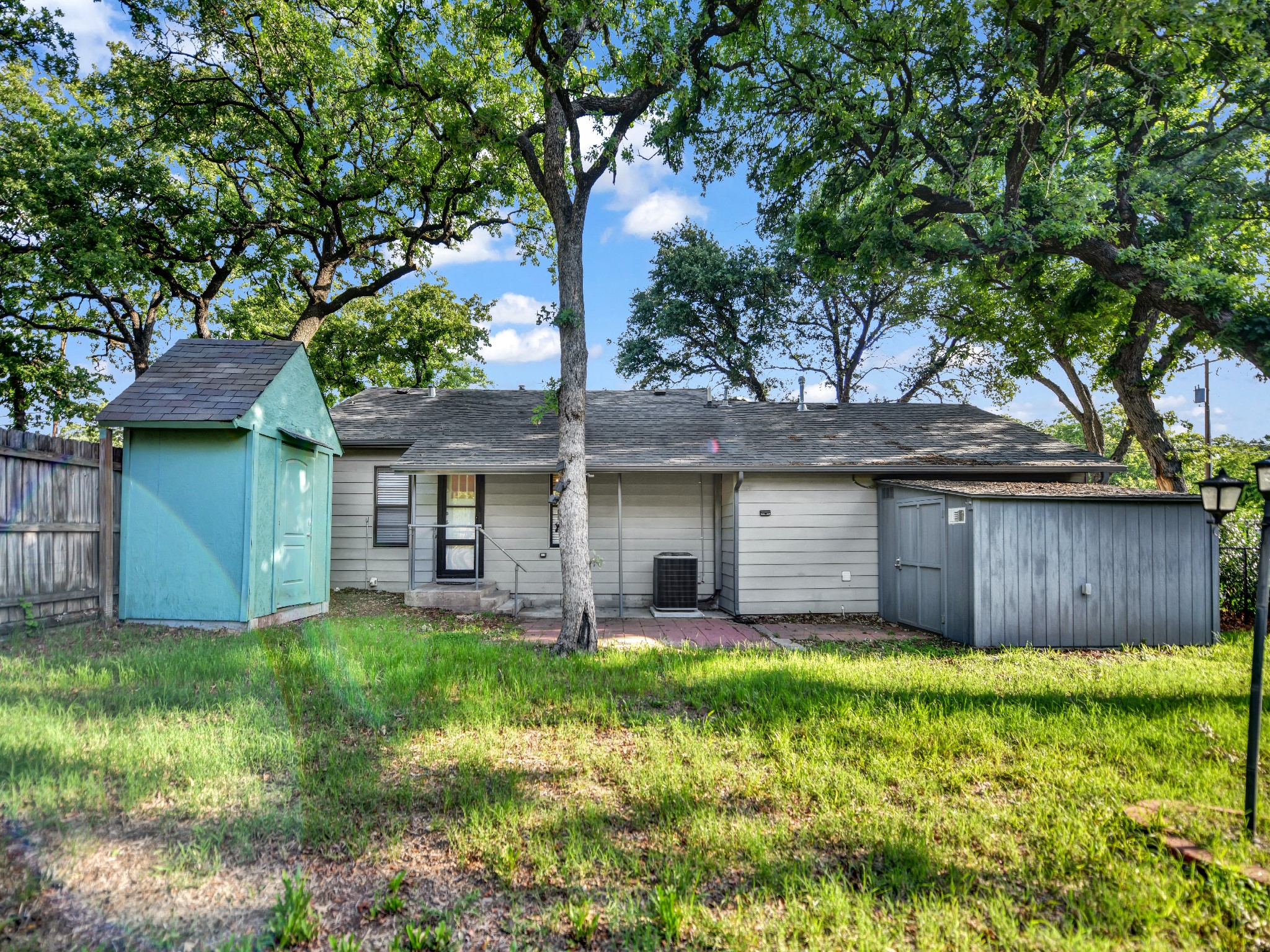 7521 Pawnee Trail Lake Worth TX 76135