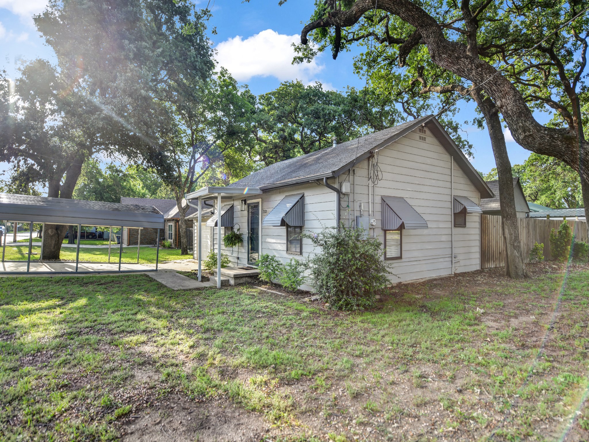 7521 Pawnee Trail Lake Worth TX 76135