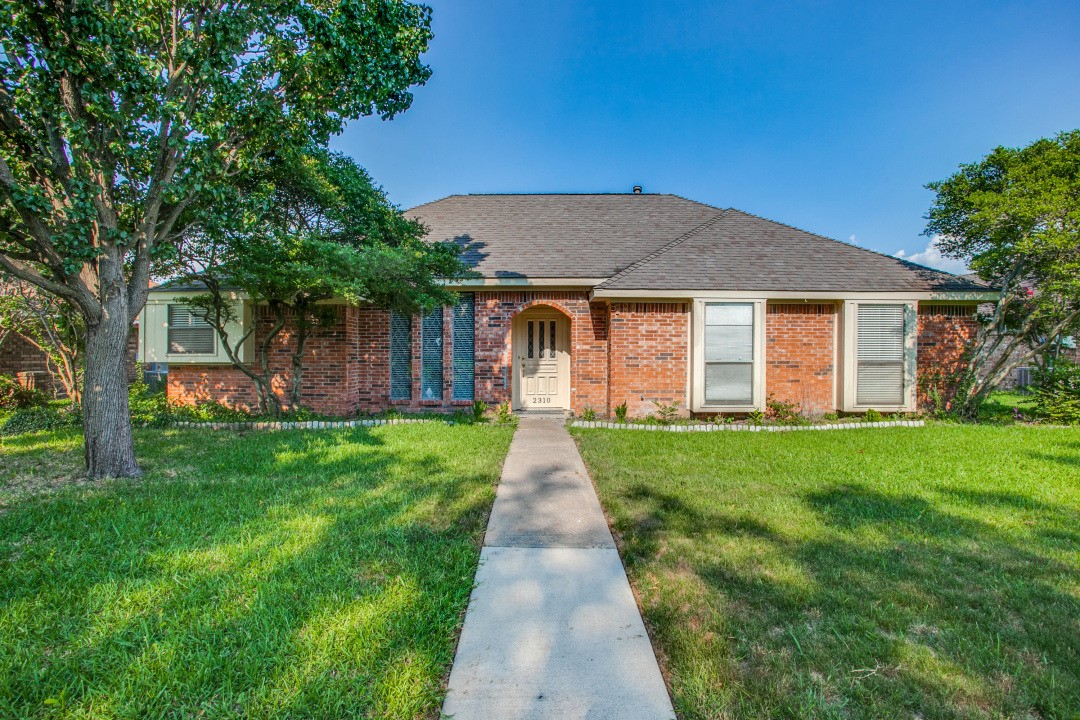 2310 Club Meadow Drive Garland TX 75041
