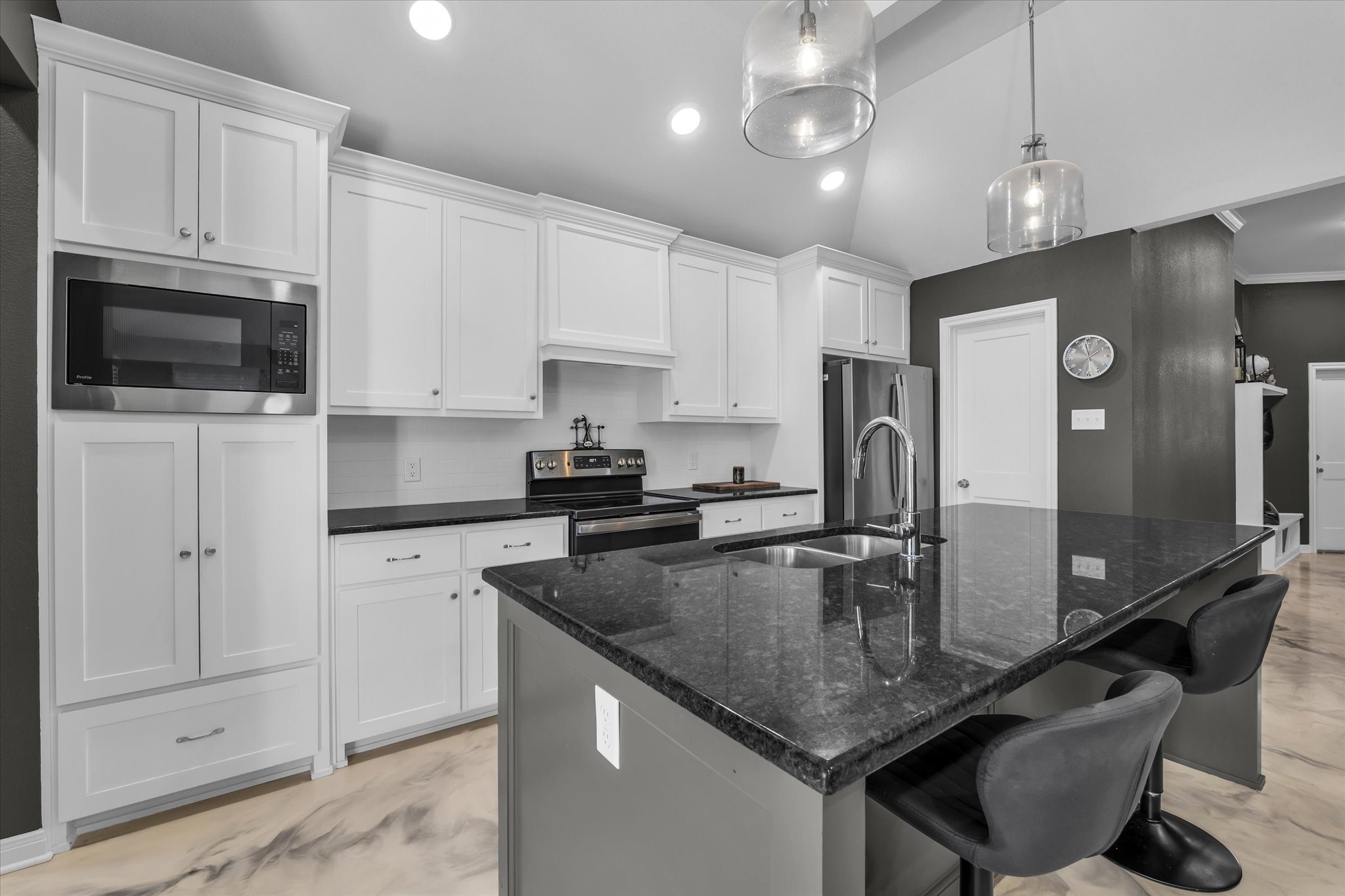 412 Travis Drive Mcgregor TX 76657