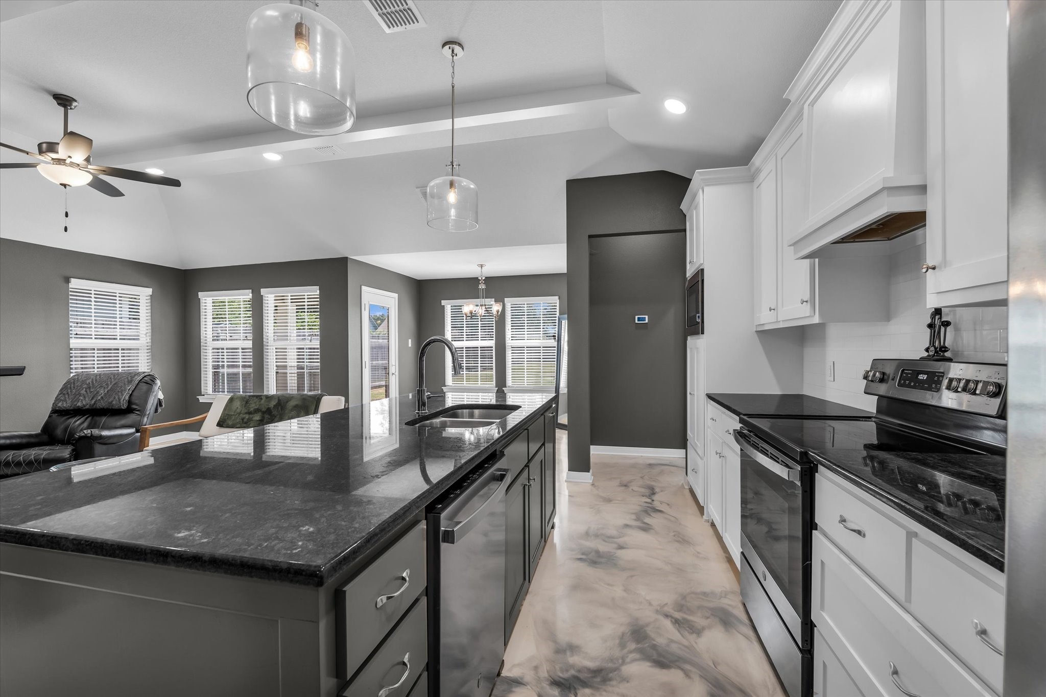 412 Travis Drive Mcgregor TX 76657