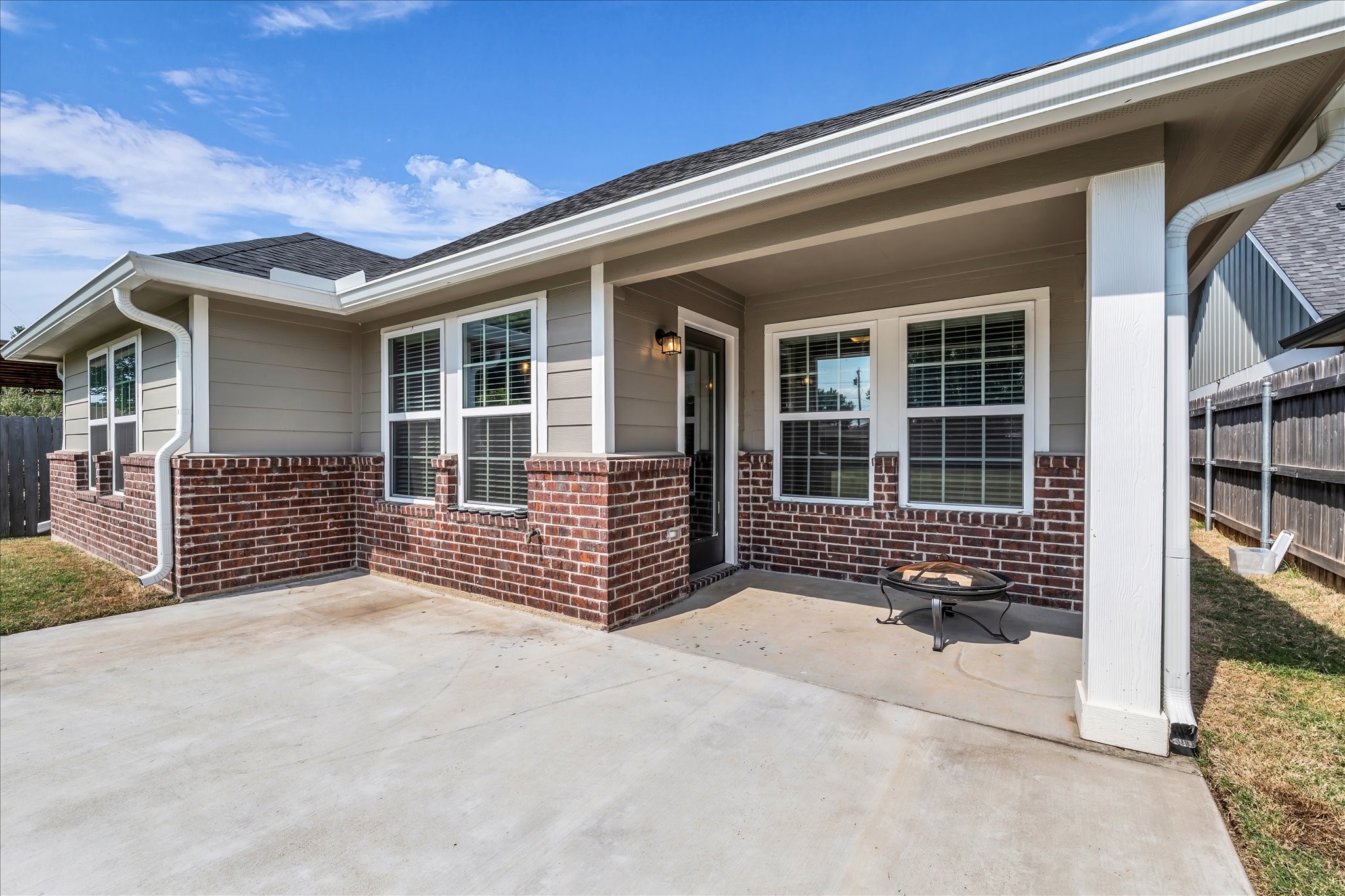 412 Travis Drive Mcgregor TX 76657