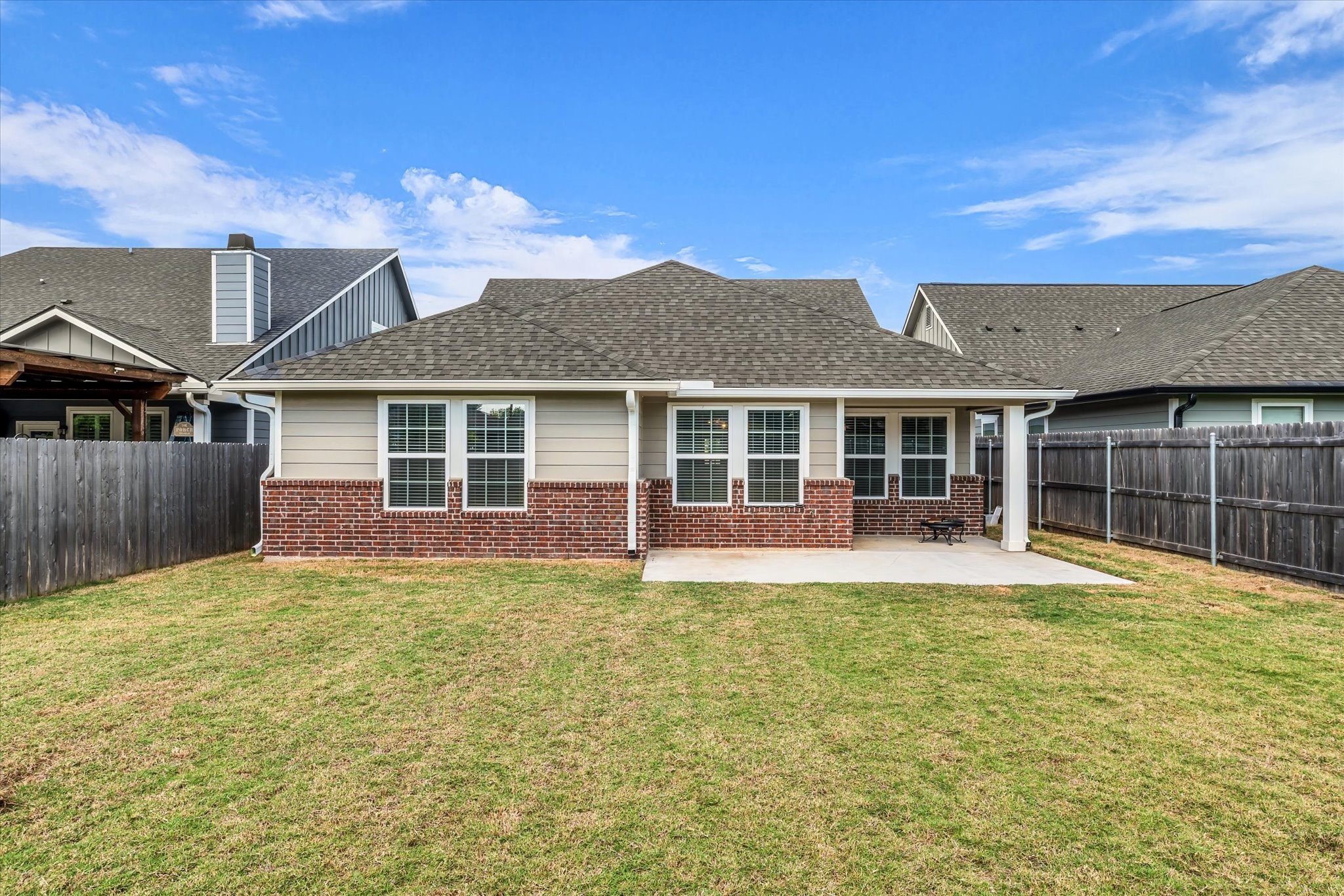 412 Travis Drive Mcgregor TX 76657