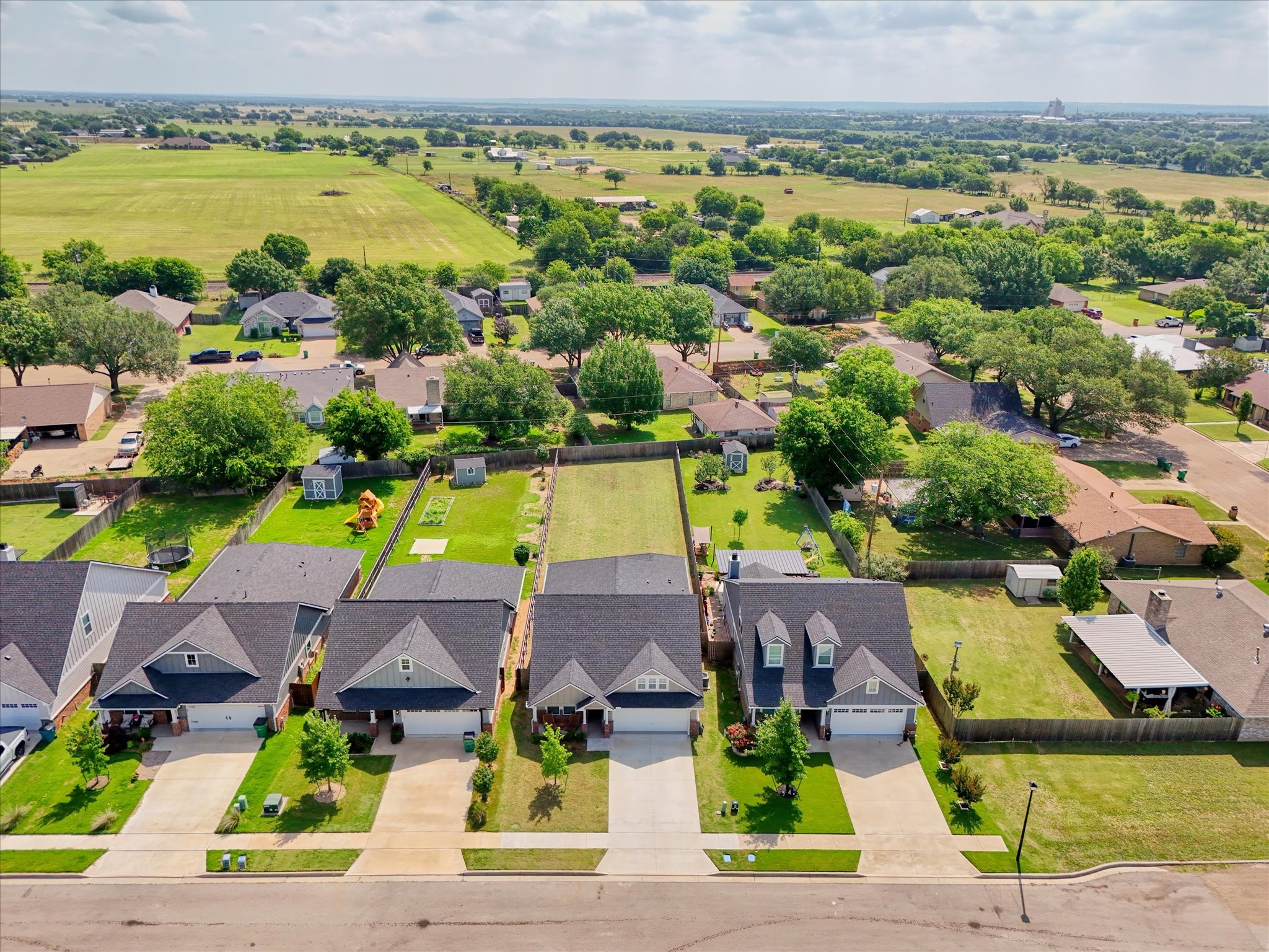 412 Travis Drive Mcgregor TX 76657