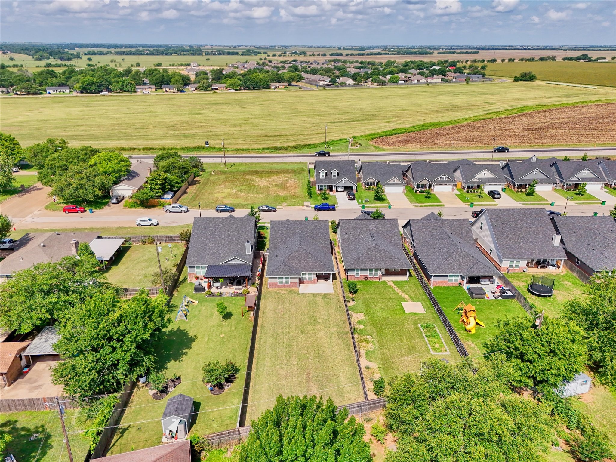 412 Travis Drive Mcgregor TX 76657