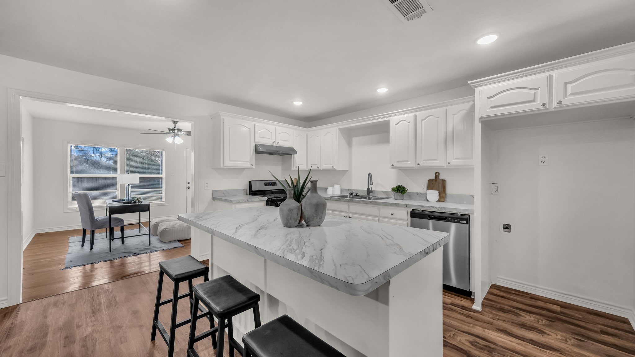 3521 Kenwood Avenue Fort Worth TX 76116