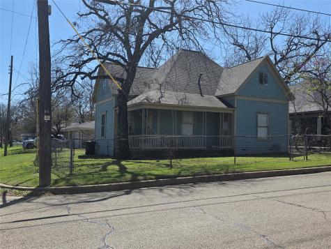 401 W Wilson Street Cleburne TX 76033