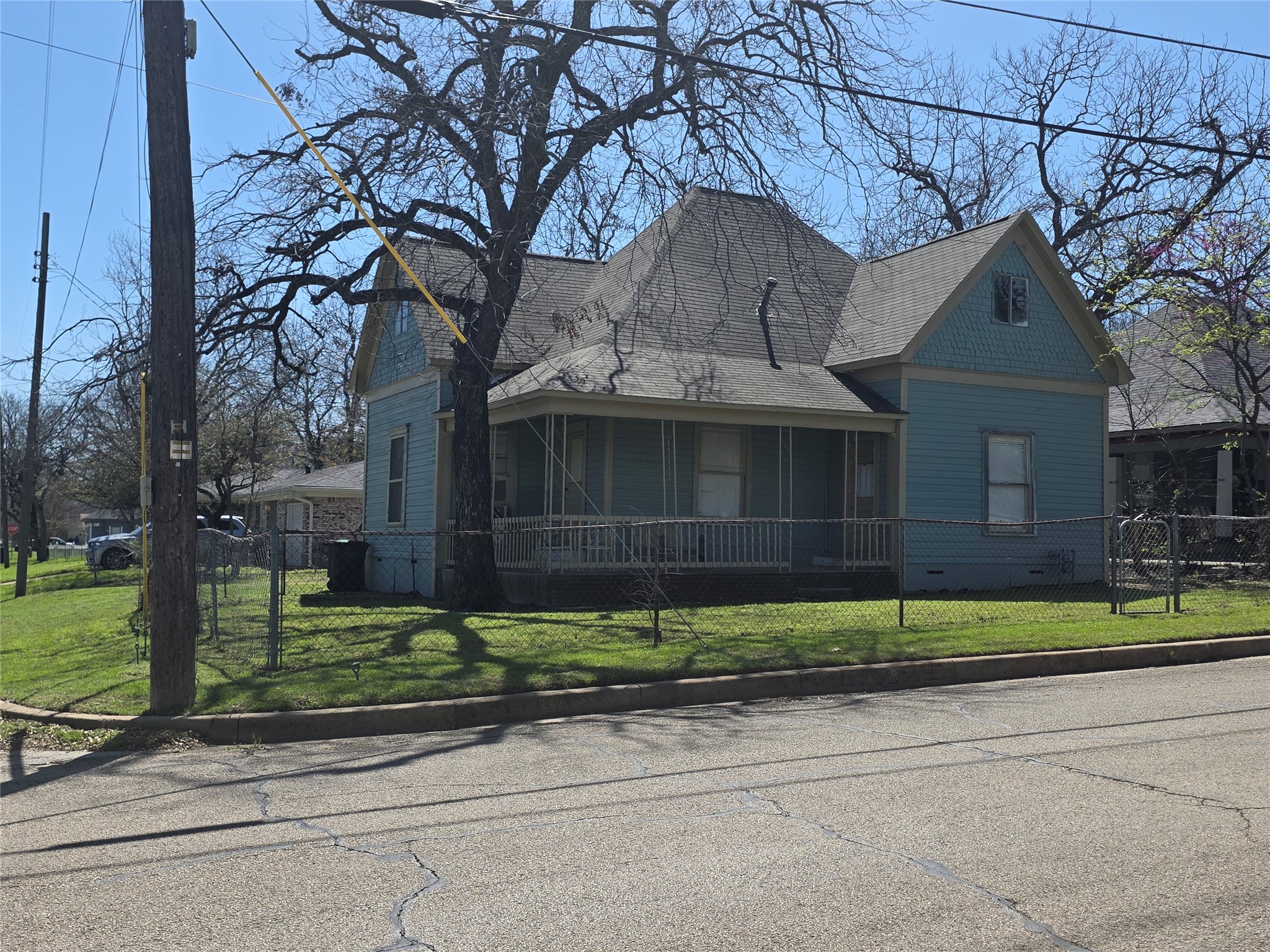 401 W Wilson Street Cleburne TX 76033