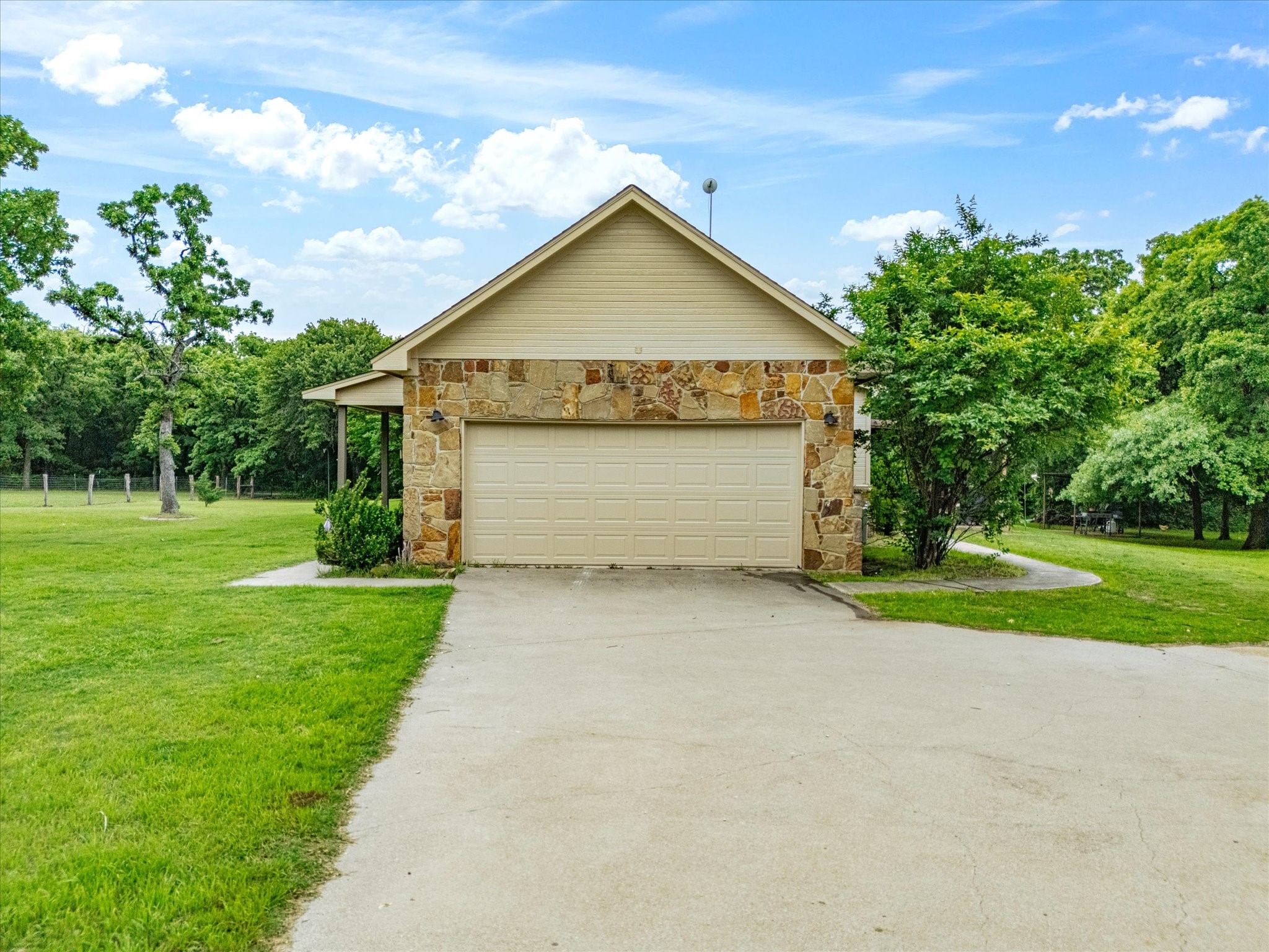 426 County Road 3435 Paradise TX 76073
