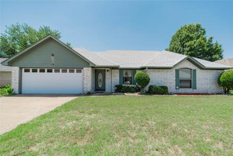803 Tahiti Drive Granbury TX 76048