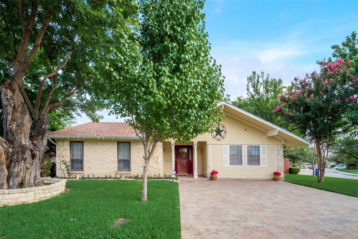 2000 Brentwood Lane Carrollton TX 75006