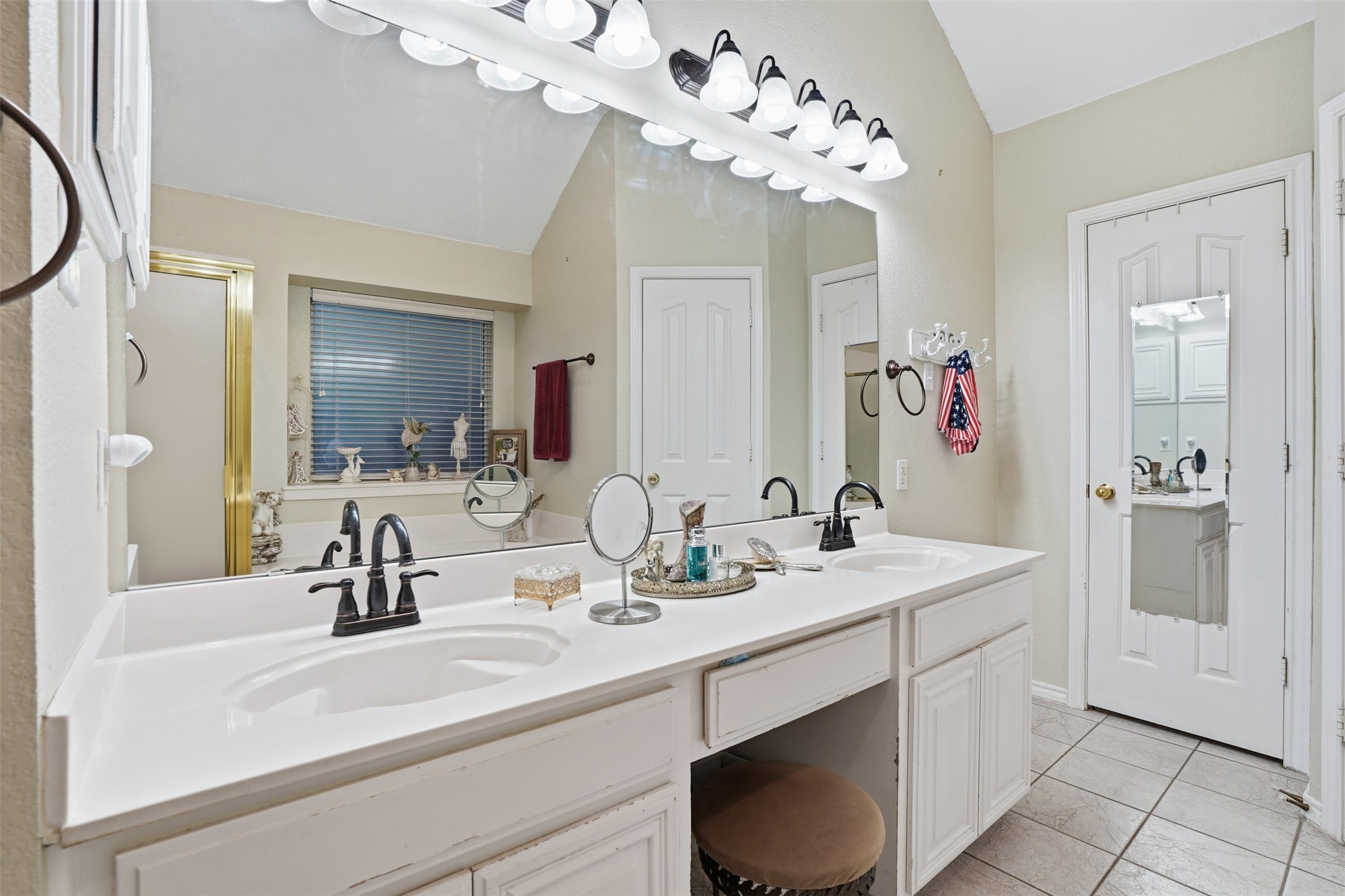 901 Dylan Court Burleson TX 76028