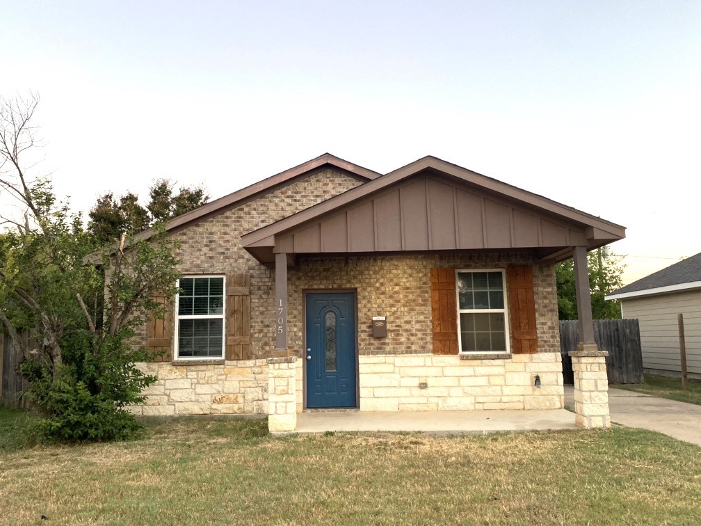 1705 E Davis Avenue Fort Worth TX 76104