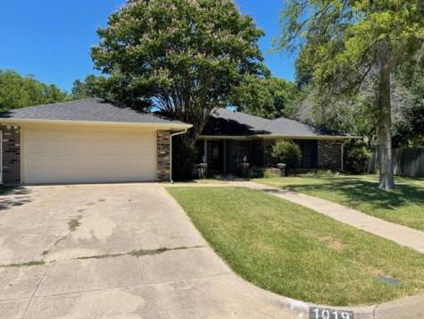 1019 Birchwood Lane Mansfield TX 76063