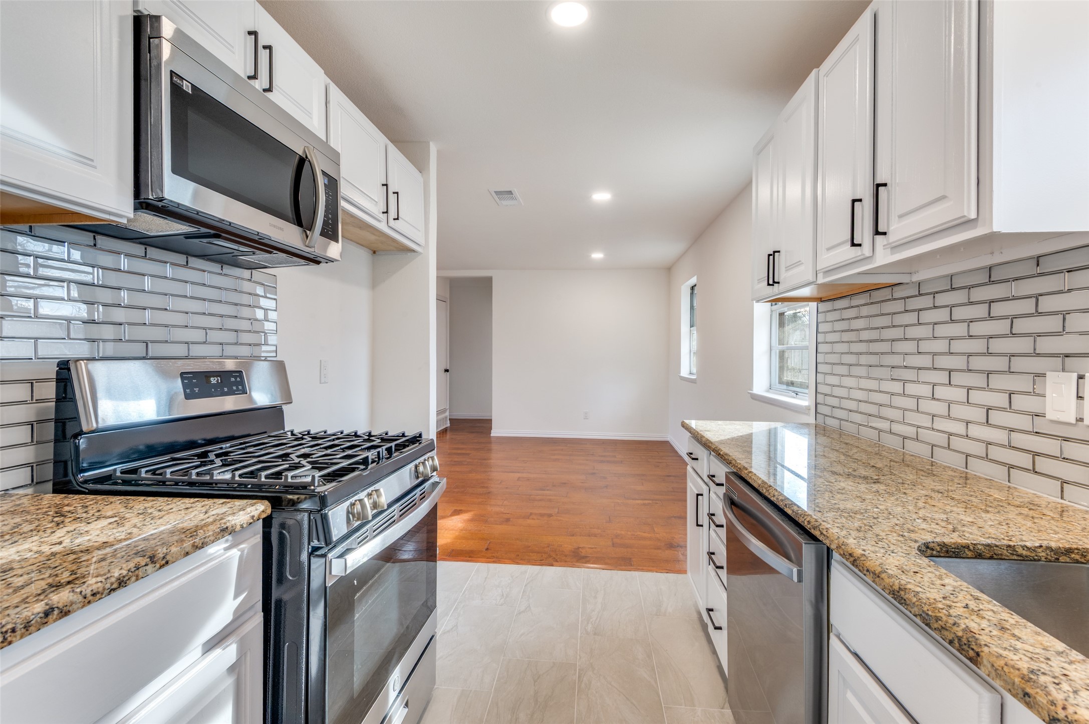 1806 Cunningham Street Irving TX 75062