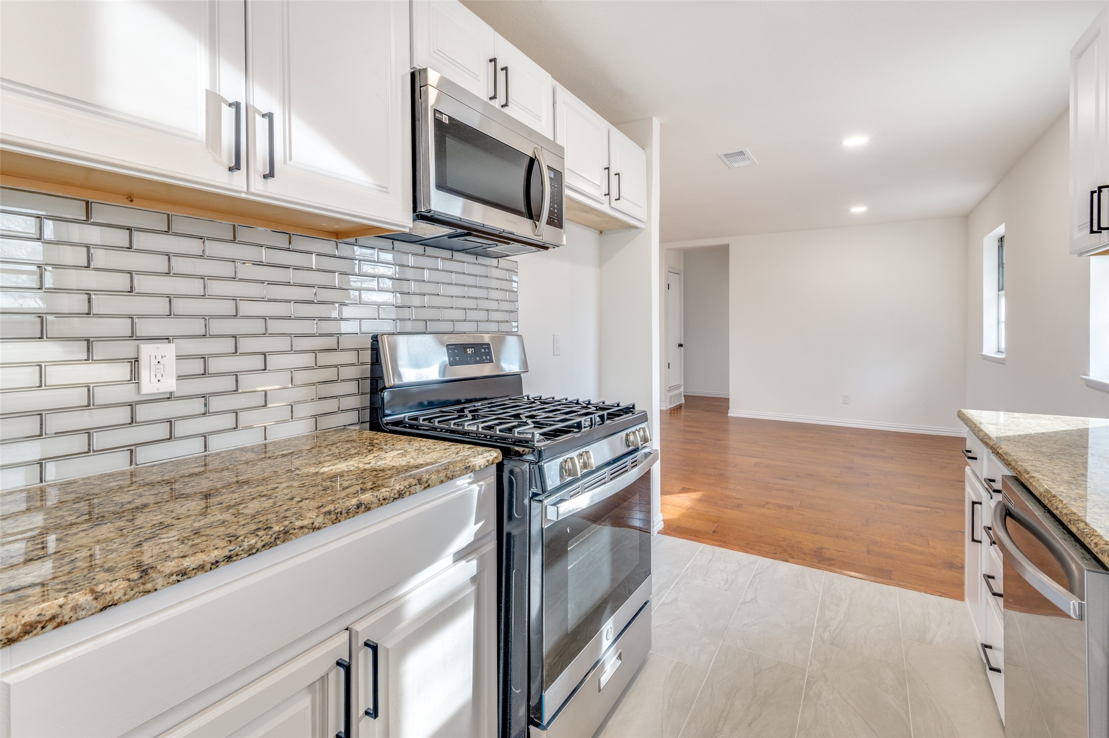 1806 Cunningham Street Irving TX 75062