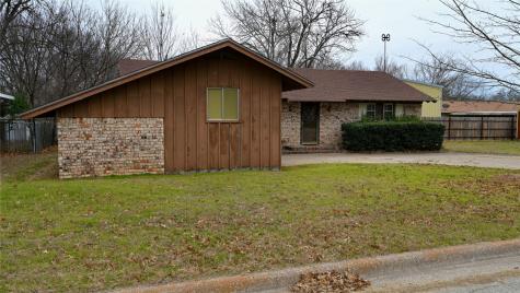 1105 Nugent Street Bowie TX 76230