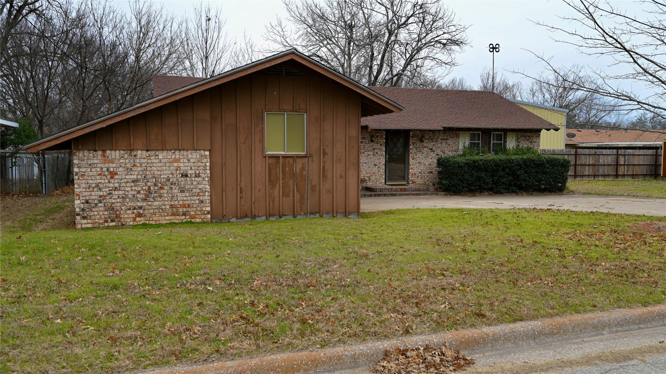 1105 Nugent Street Bowie TX 76230