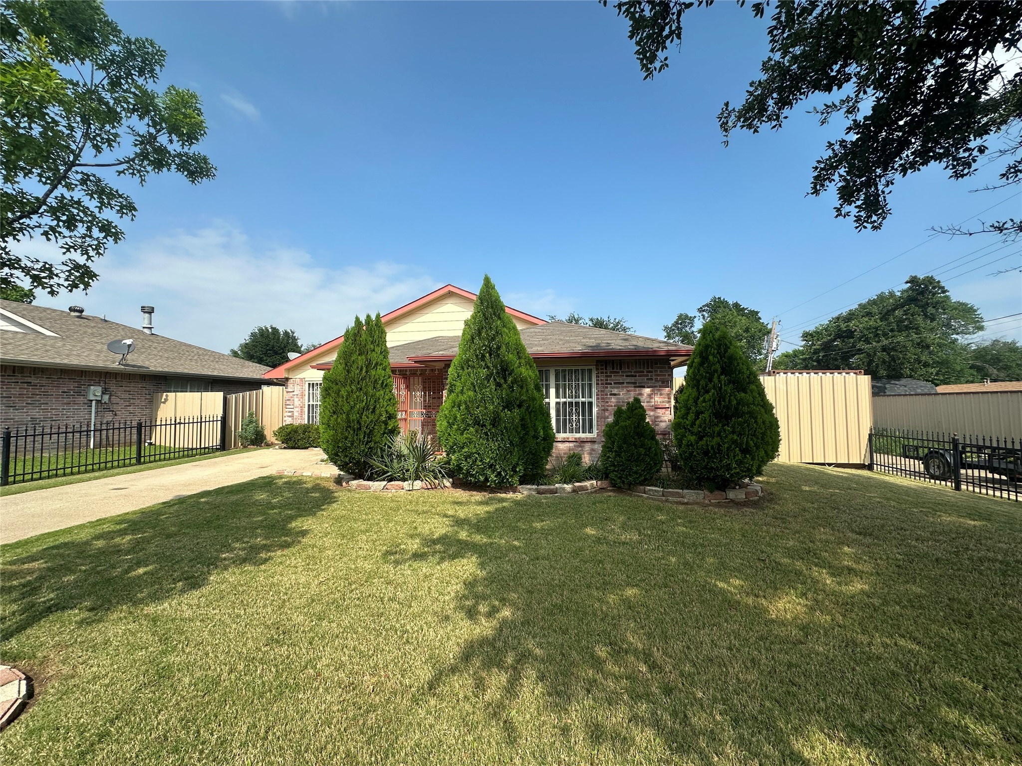 916 Algonquin Drive Dallas TX 75217