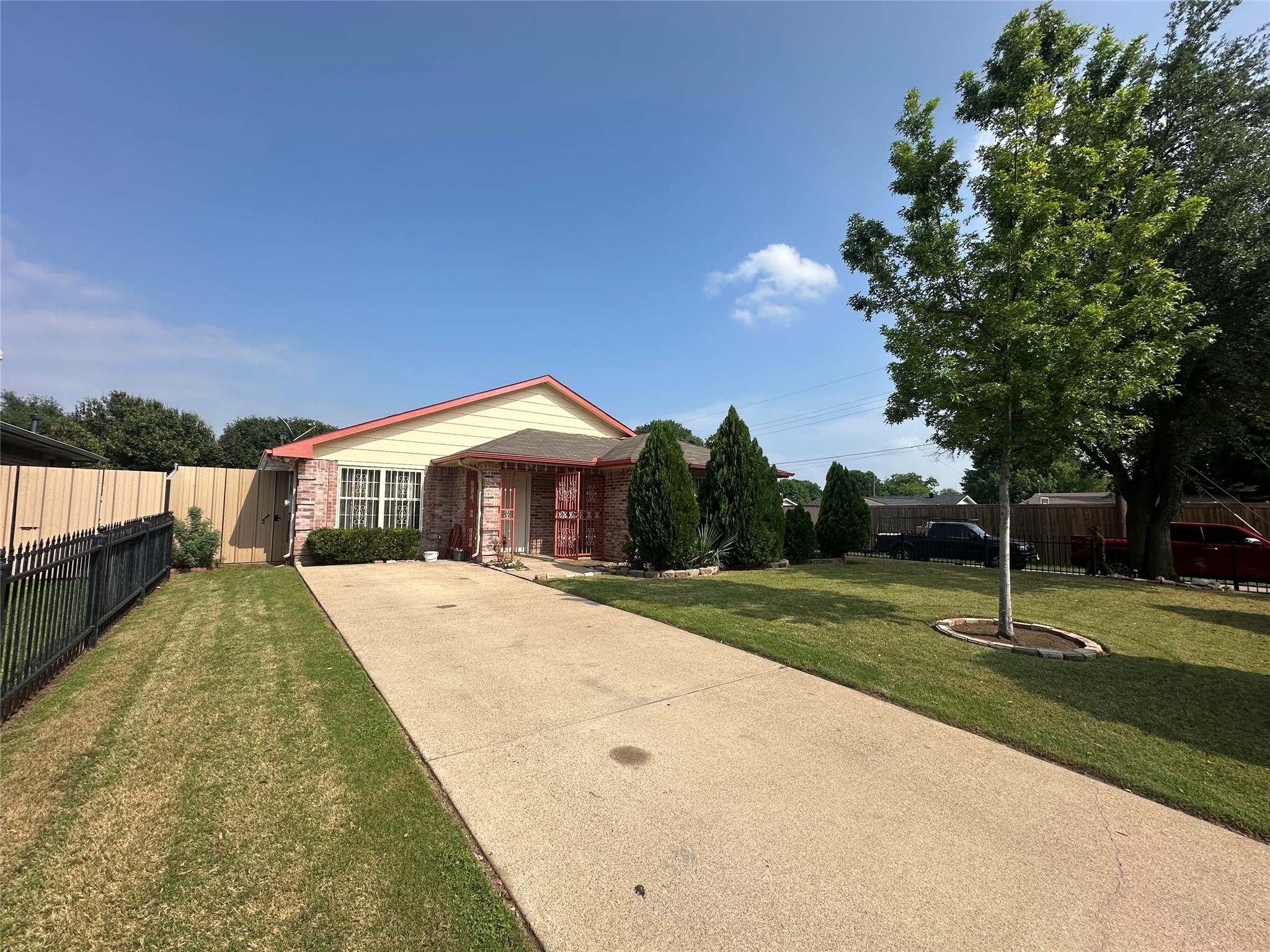 916 Algonquin Drive Dallas TX 75217